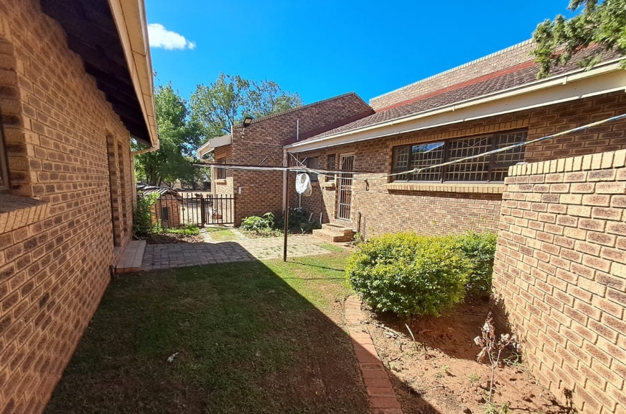 6 Bedroom Property for Sale in Groenvlei Sh Free State